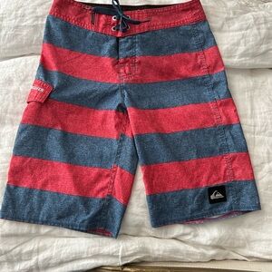 Quiksilver Board Shorts Mens Size 26 Swim Trunks Multicolor Blue Red Striped EUC